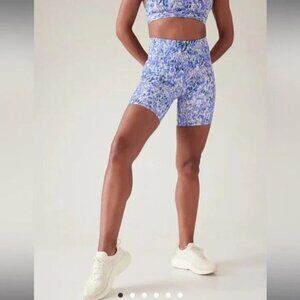 NWT ATHLETA Ultimate Stash 7" Short Womens Sz XS Flare Abstract Blue